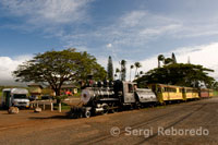 Antiguo tren turístico que recorre los pasos del que transportaba caña de azúcar antaño desde Lahaina a Ka’anapali. 